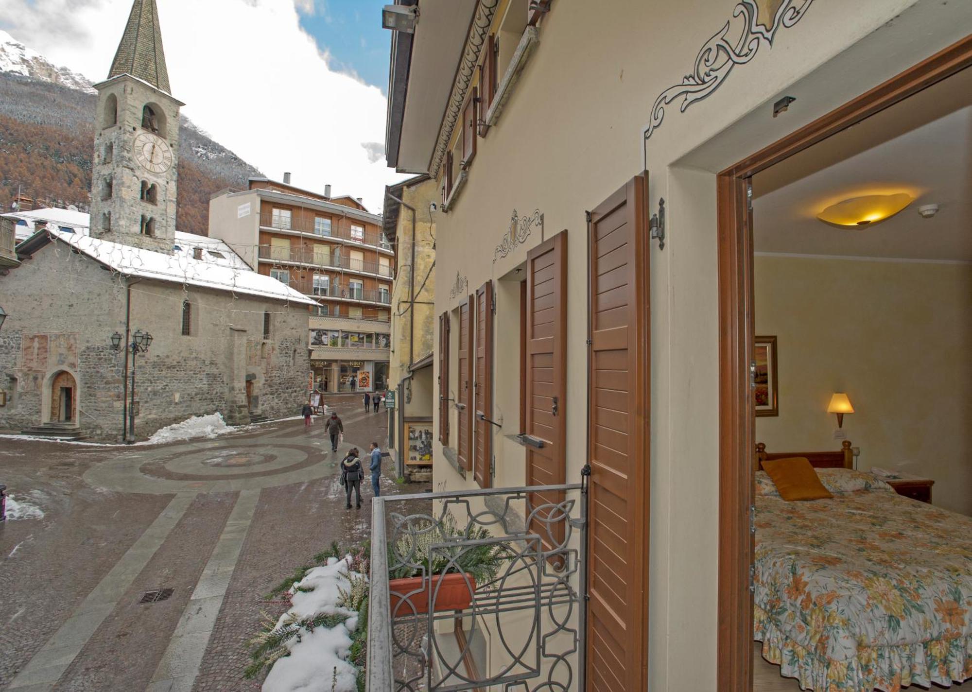 Hotel Silene Parking And Garage Bormio Buitenkant foto